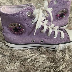 Girls converse. Good condition. Size 2. Color purple (sparkle)